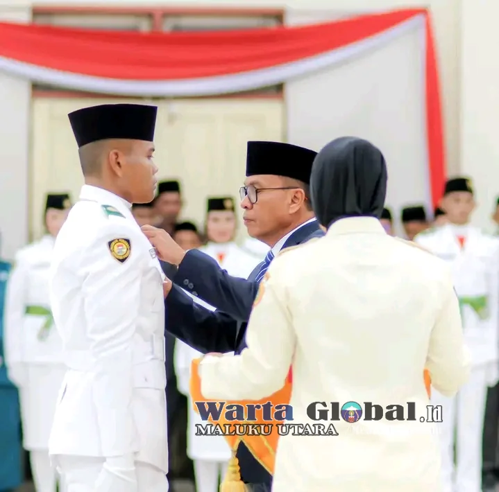 Bupati Ikram M. Sangadji Kukuhkan Paskibraka Halteng, Tekankan Disiplin dan Cinta Tanah Air.